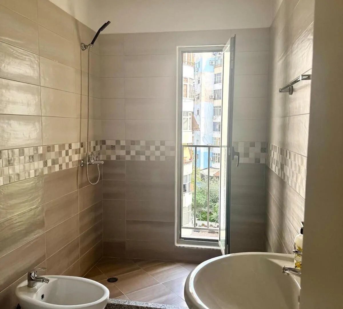 The Cozy Balcony Family Apartment Tirana